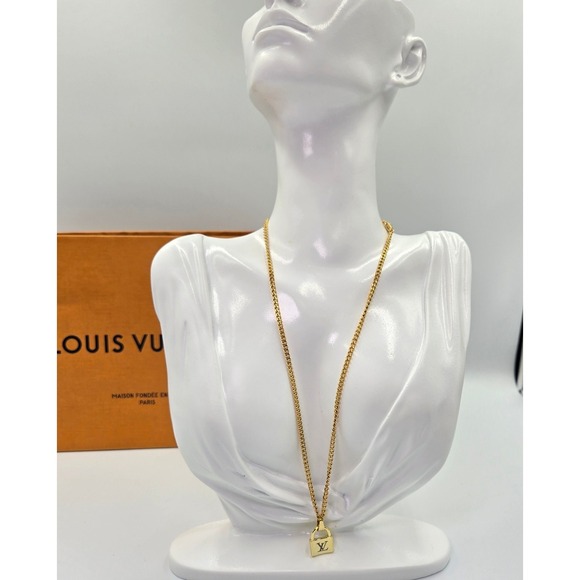 Louis Vuitton charm on 18k gold plated chain - Picture 2 of 7